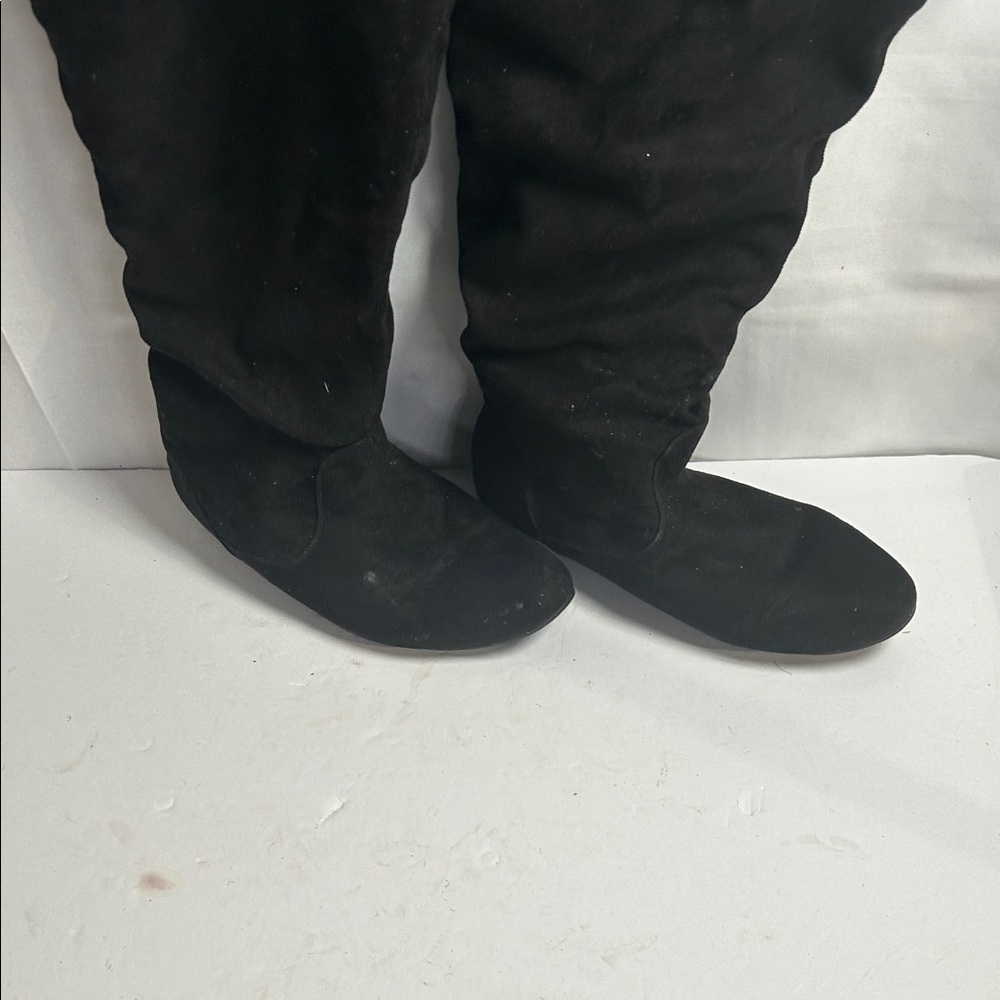 Elegant Black Over the Knee Boots In Size 8W - Picture 2 of 16